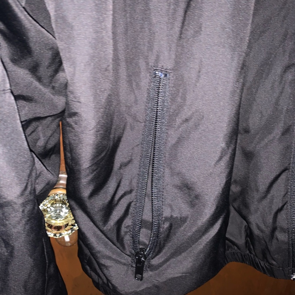 Windbreaker - Picture 4 of 4